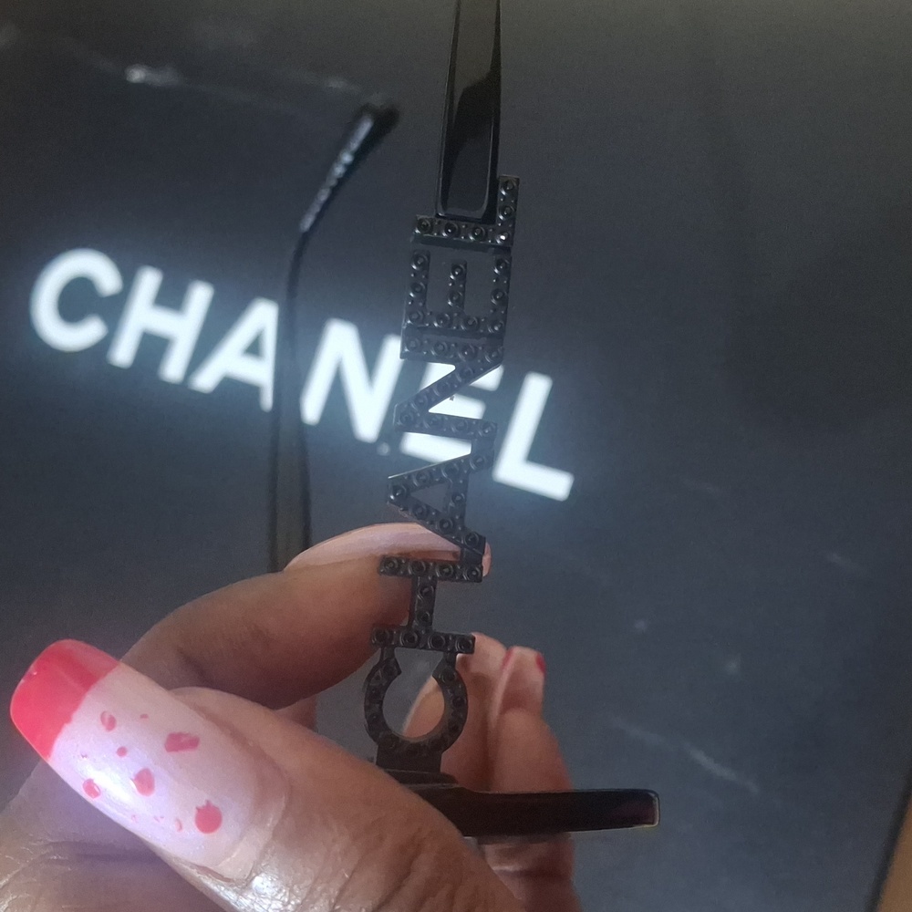 CHANEL Elegant Black Sunglasses - Picture 8 of 8
